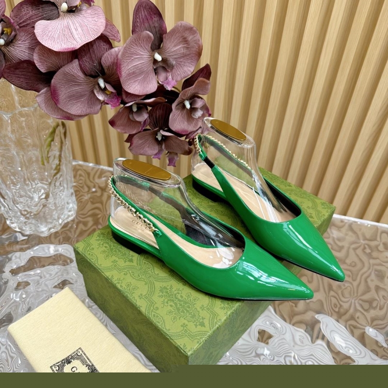 G*u*i sandals